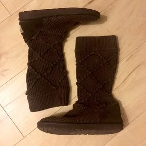 Slouchy Brown Knit UGG Boots - Size 9
